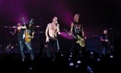 VELVET REVOLVER